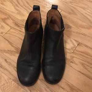 Madewell Ainsley Chelsea Boots in True Black